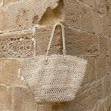 Comment entretenir un sac en raphia pour le faire durer - Maud Nakà Paris