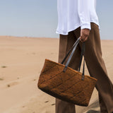 Raphia naturel ou synthétique : quelle différence pour votre sac ?