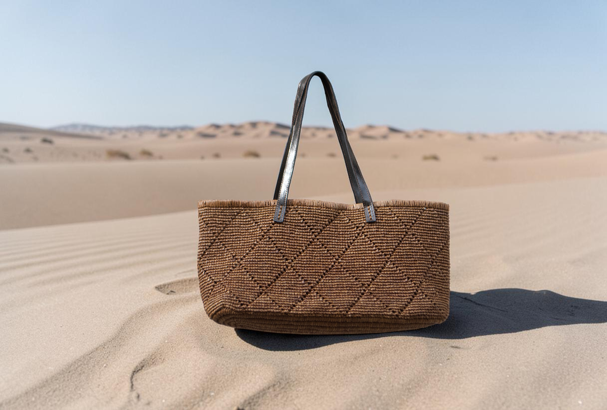 Panier en raphia Ambre thé foncé - Maud Nakà